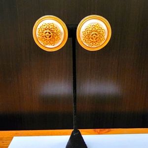 Beautiful Round Clip On Earrings